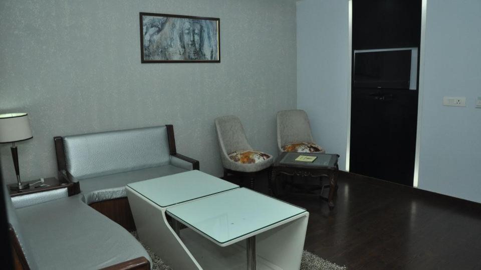 Hotel JSR Continental Dehradun Esterno foto