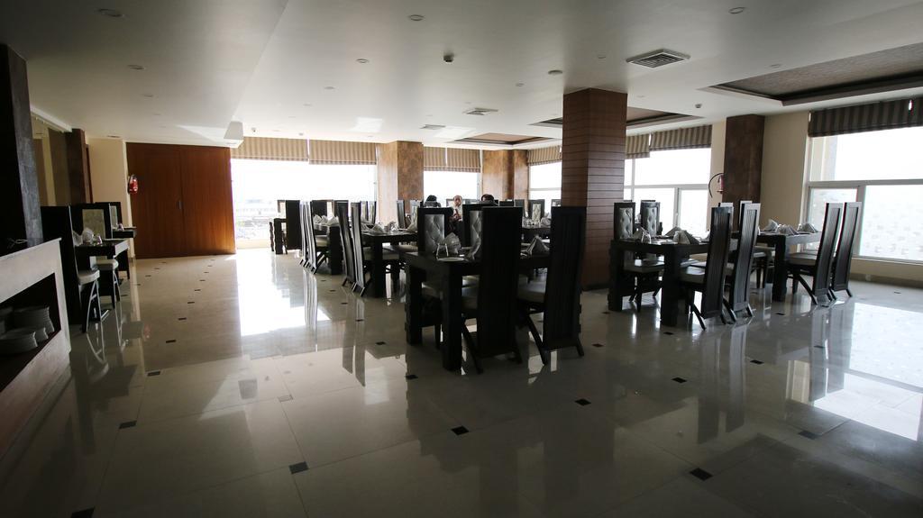 Hotel JSR Continental Dehradun Esterno foto