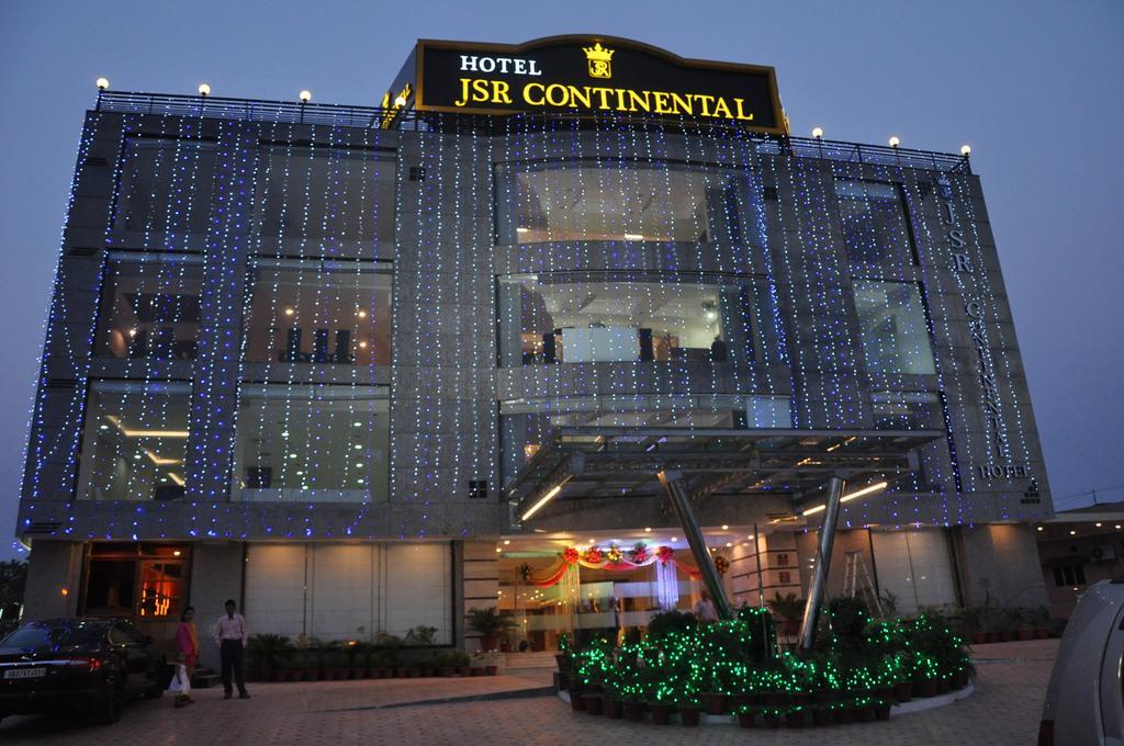 Hotel JSR Continental Dehradun Esterno foto