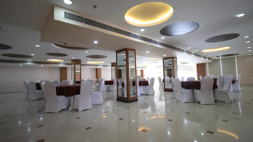 Hotel JSR Continental Dehradun Esterno foto
