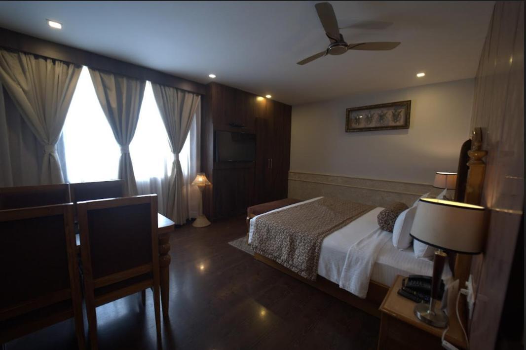 Hotel JSR Continental Dehradun Esterno foto