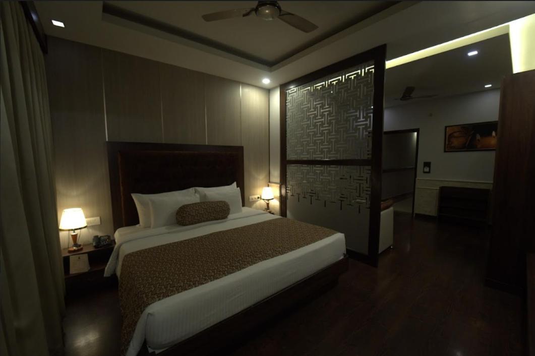 Hotel JSR Continental Dehradun Esterno foto