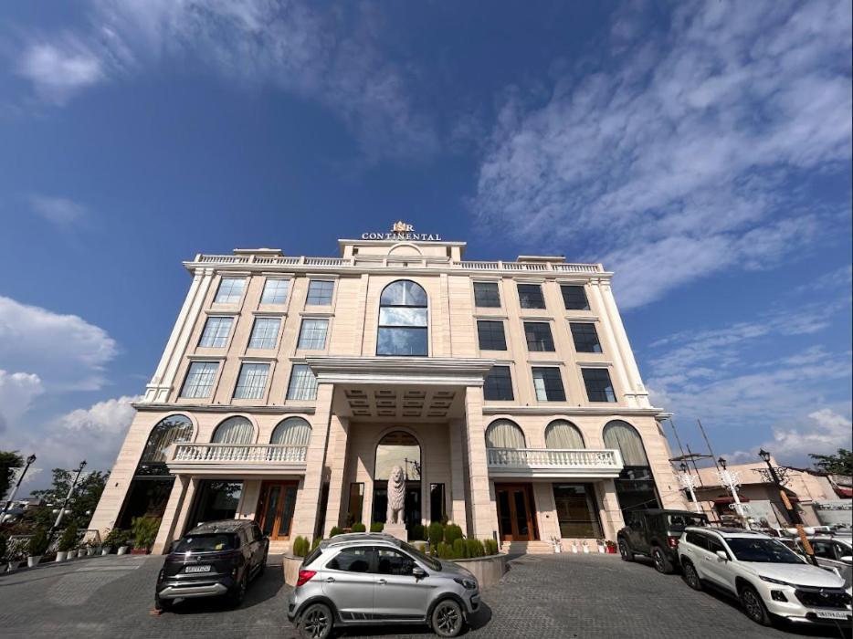 Hotel JSR Continental Dehradun Esterno foto