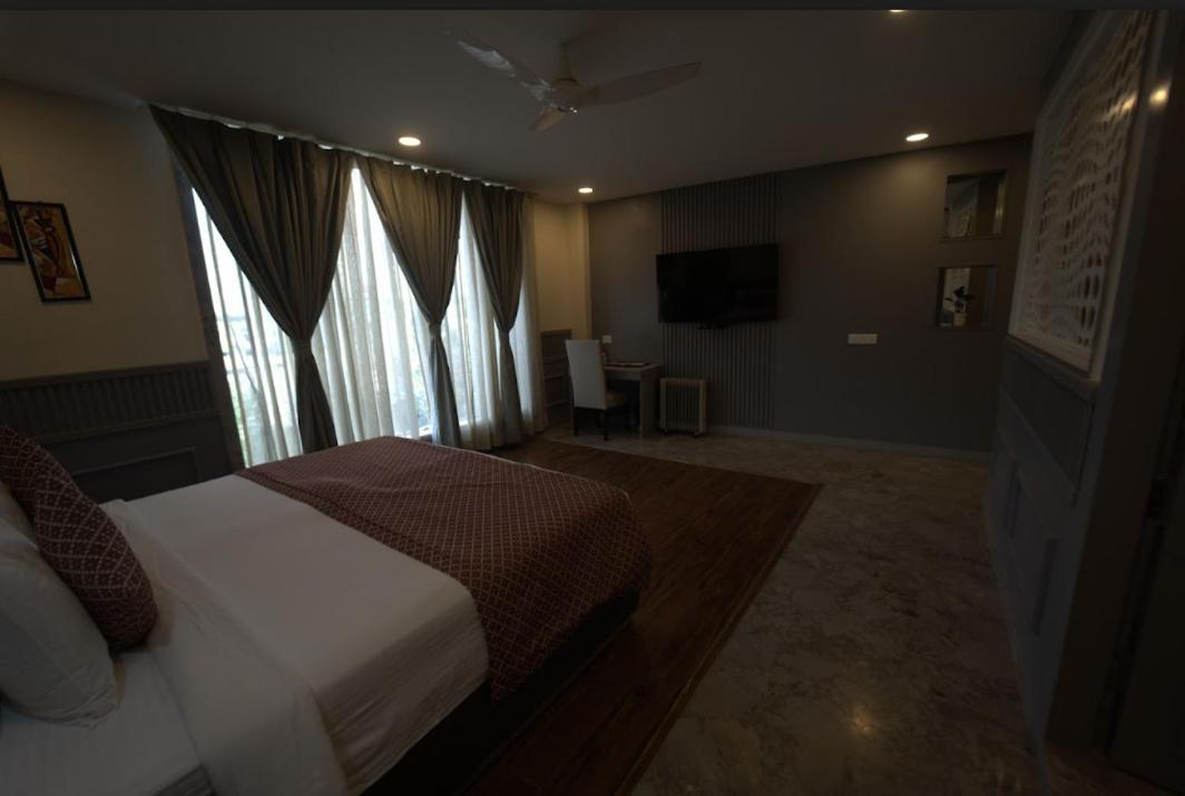 Hotel JSR Continental Dehradun Esterno foto