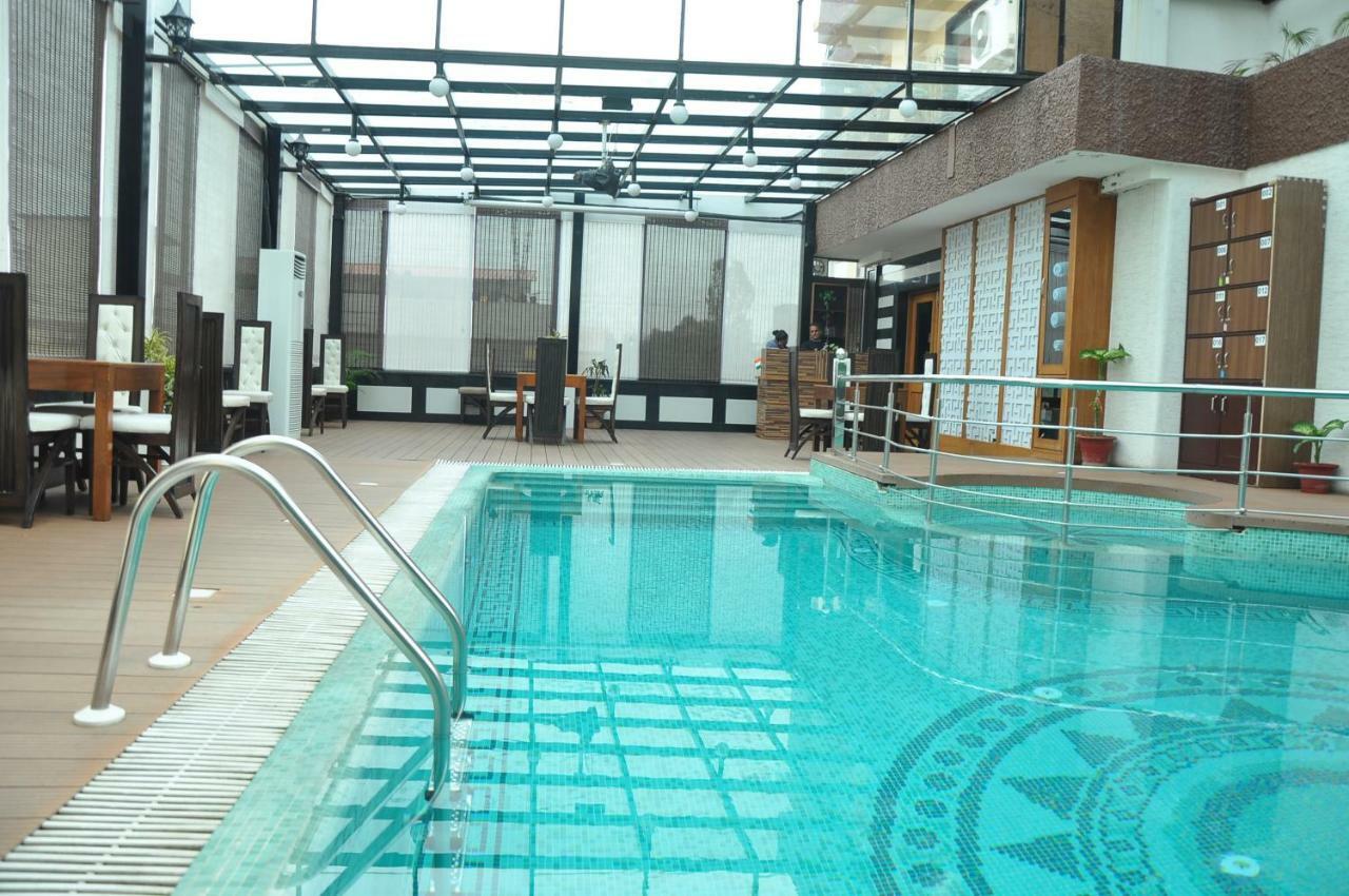 Hotel JSR Continental Dehradun Esterno foto