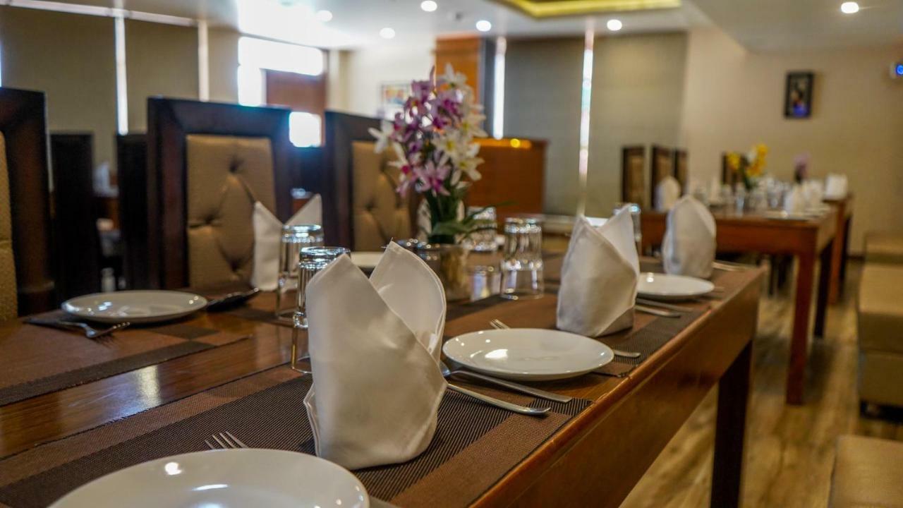 Hotel JSR Continental Dehradun Esterno foto