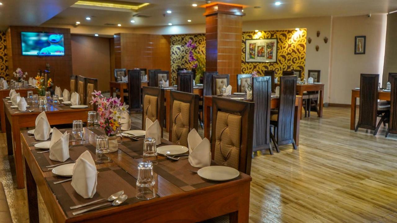 Hotel JSR Continental Dehradun Esterno foto