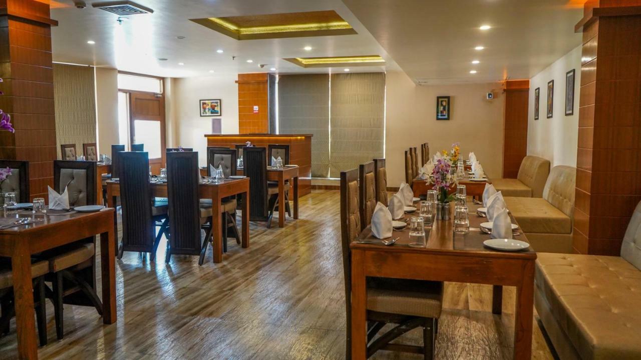 Hotel JSR Continental Dehradun Esterno foto