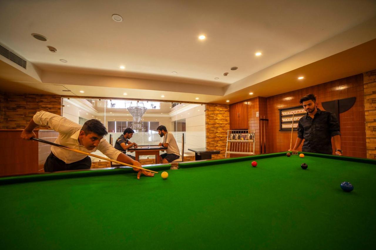 Hotel JSR Continental Dehradun Esterno foto