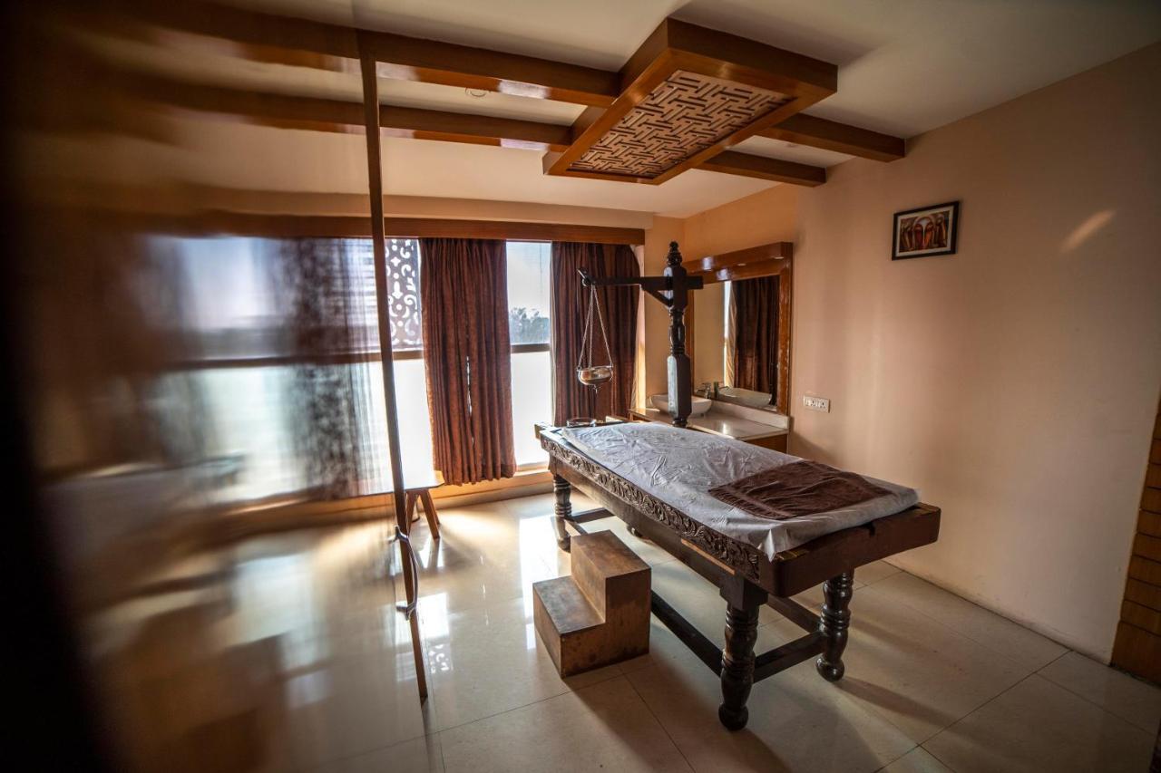 Hotel JSR Continental Dehradun Esterno foto